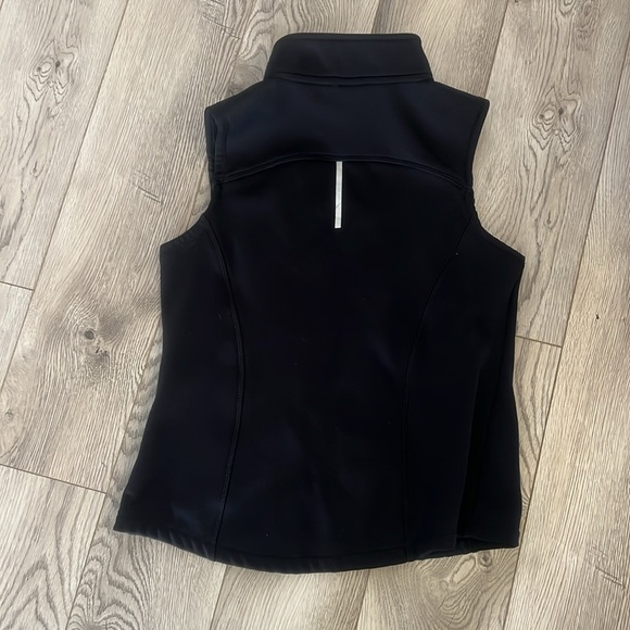 Fila black jacket vest. Lightweight and comfortable. Size small - Picture 2 of 5